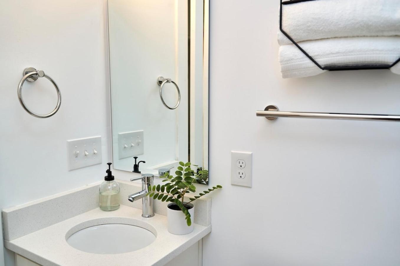 Spacious Retreat Near Downtown, Atl Атланта Екстериор снимка