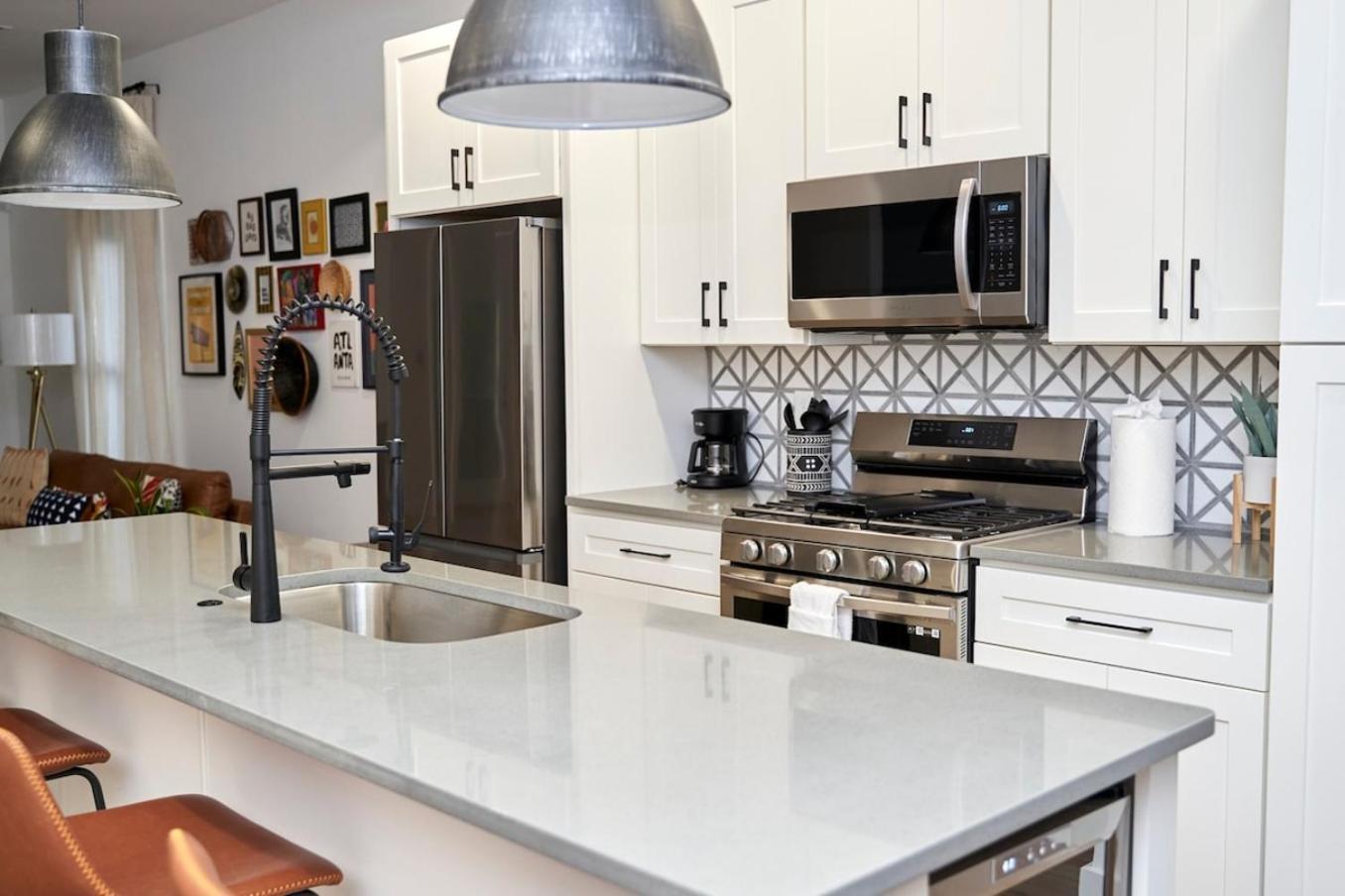 Spacious Retreat Near Downtown, Atl Атланта Екстериор снимка