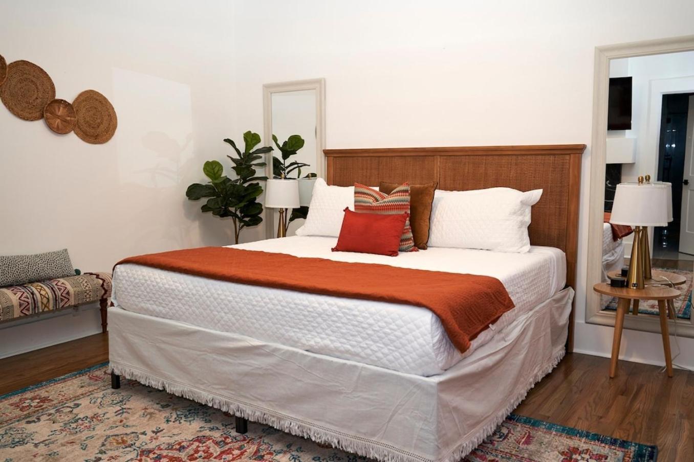 Spacious Retreat Near Downtown, Atl Атланта Екстериор снимка
