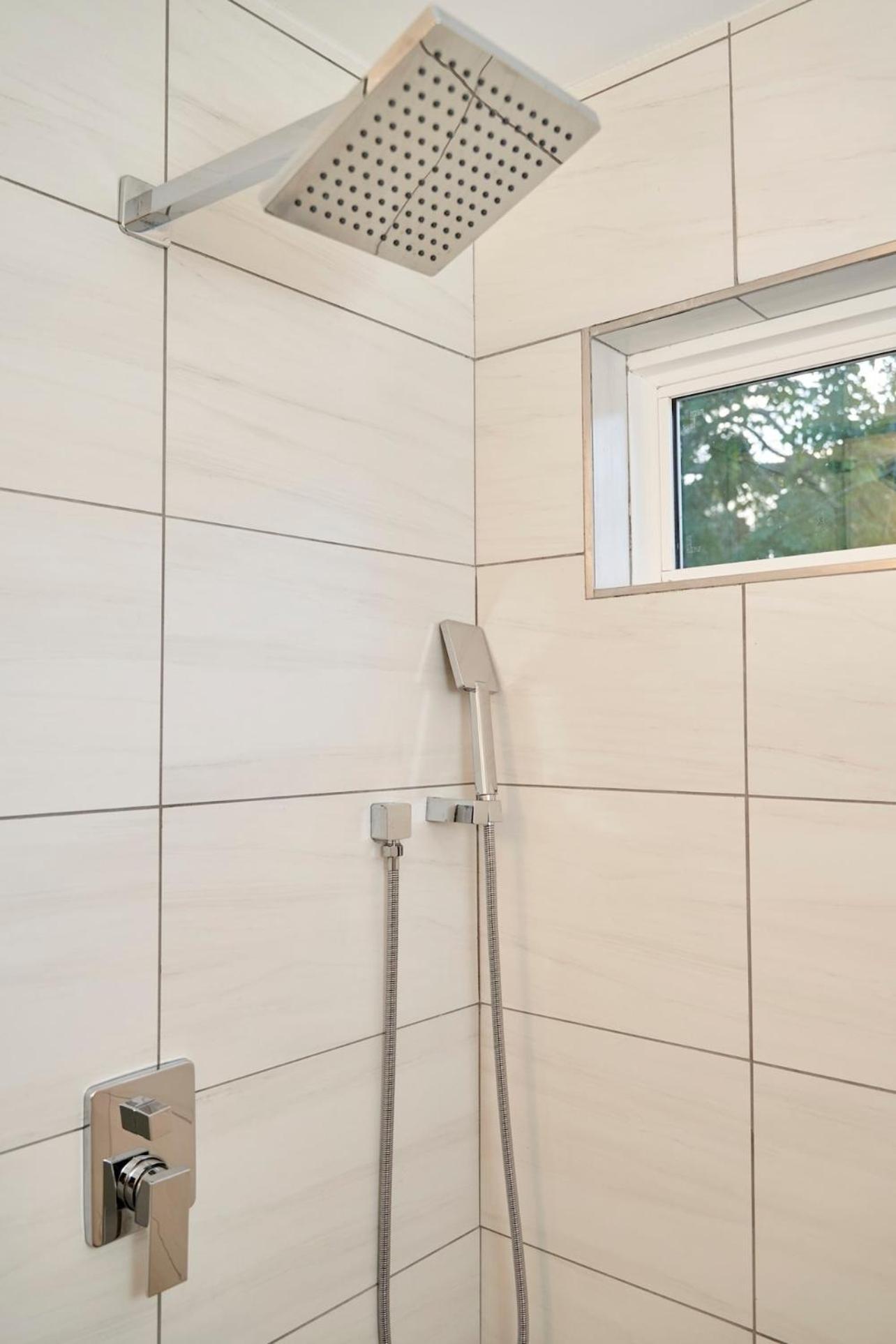 Spacious Retreat Near Downtown, Atl Атланта Екстериор снимка